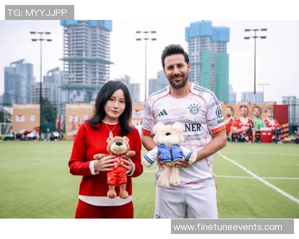 脚最小的足球明星如何用技巧征服绿茵场的传奇故事